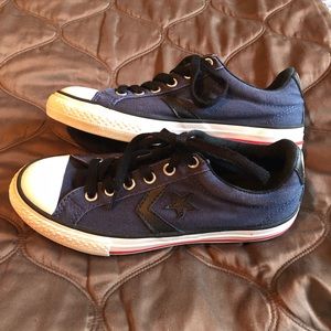 Converse Youth Size 2 Sneakers